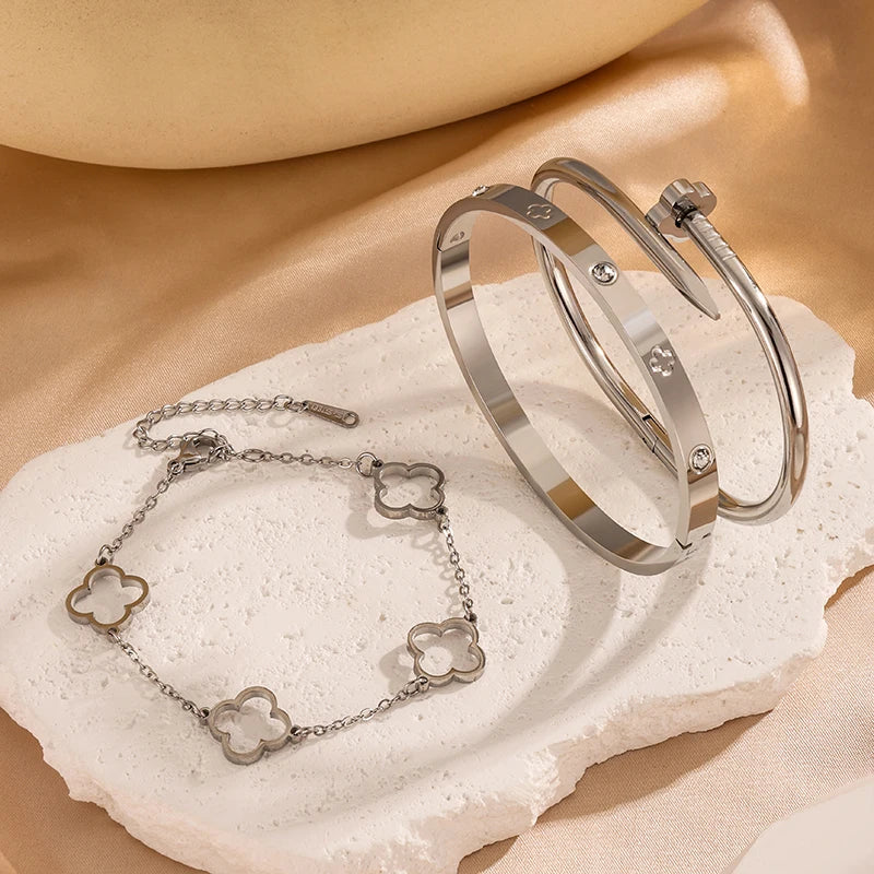 Ulvly Gold-Plated Stainless Steel Plant Bangle – Classic Style
