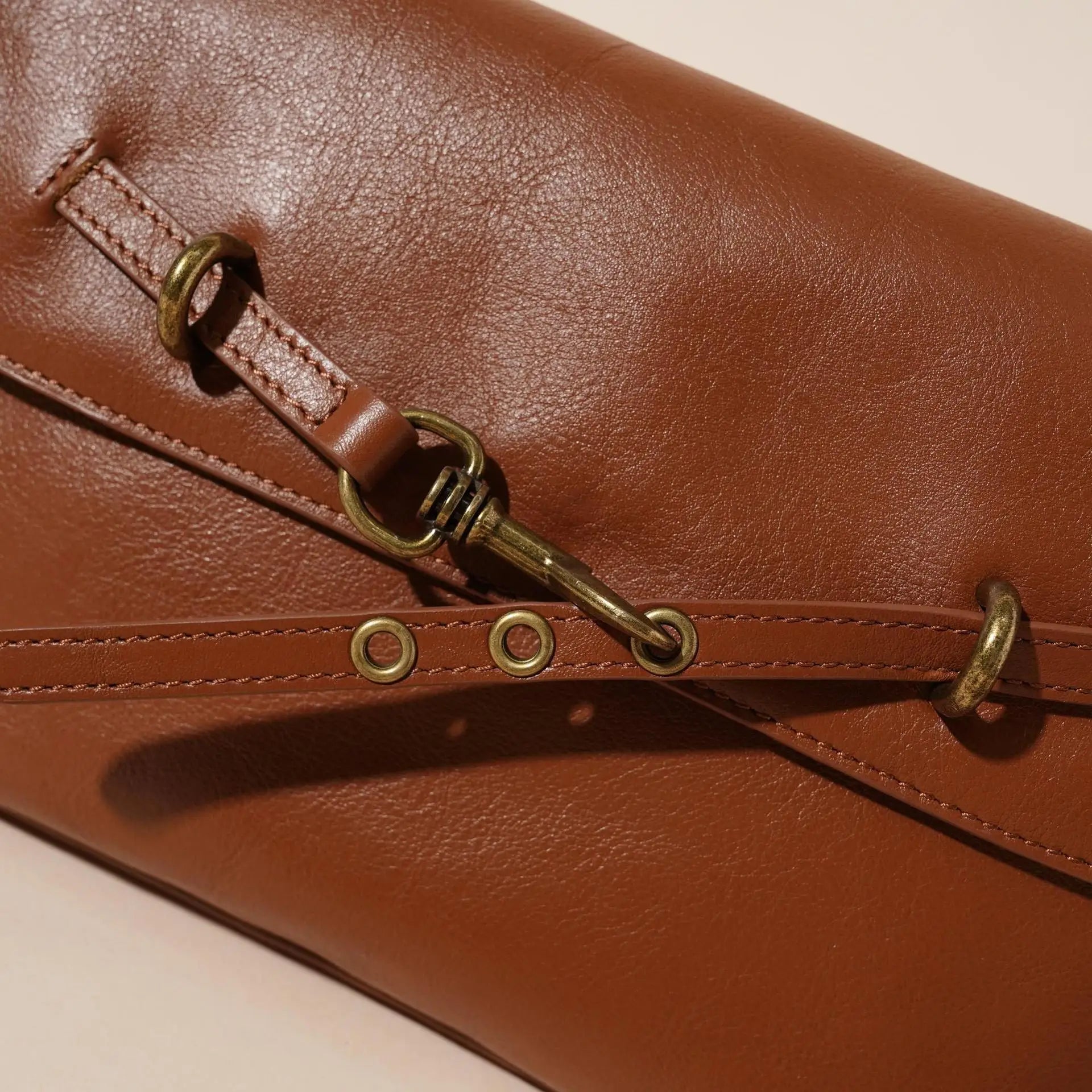 Ulvly Vegetable-Tanned Leather Shoulder Bag