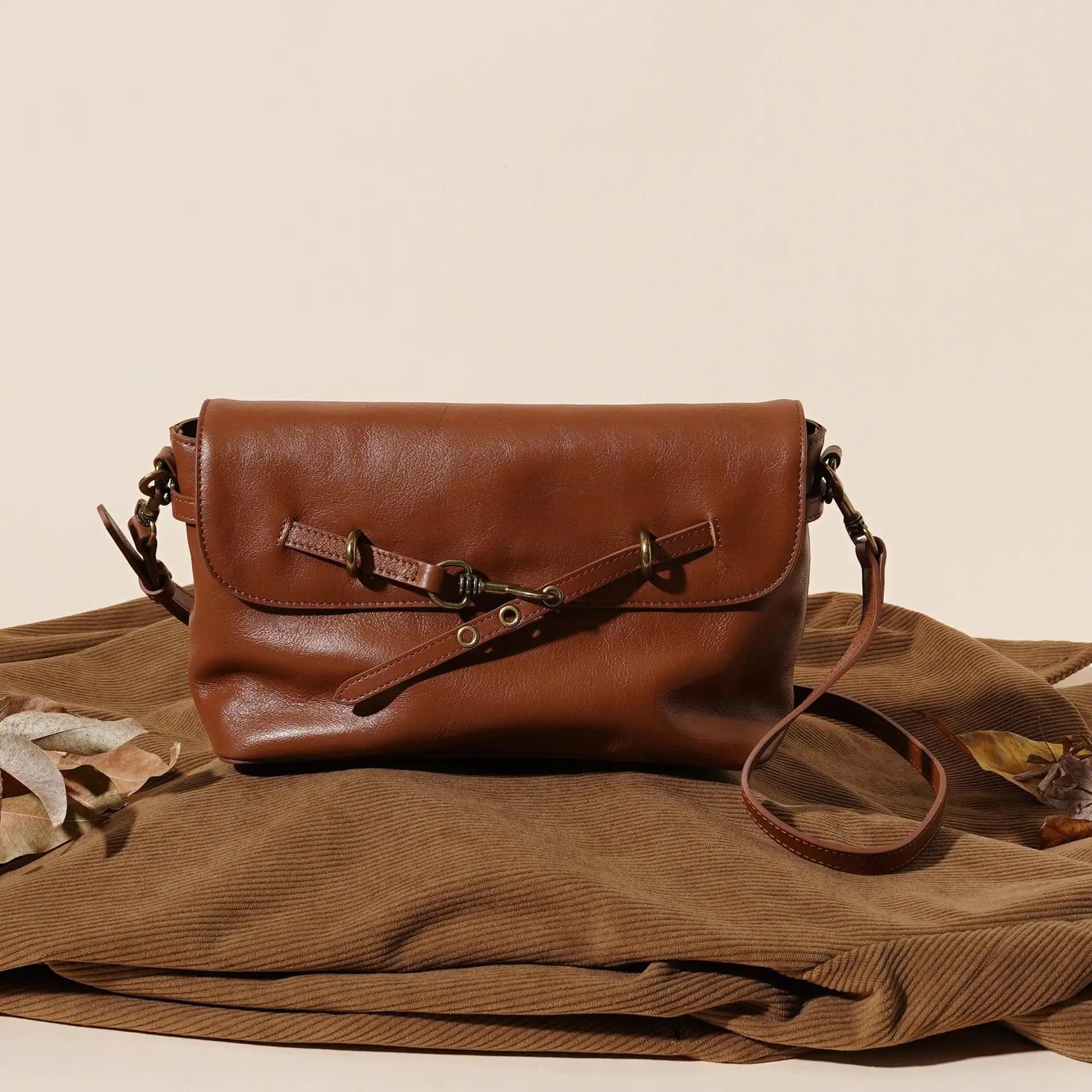 Ulvly Vegetable-Tanned Leather Shoulder Bag