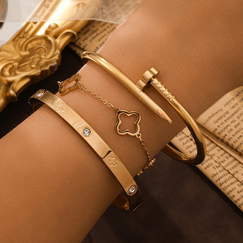 Ulvly Gold-Plated Stainless Steel Plant Bangle – Classic Style