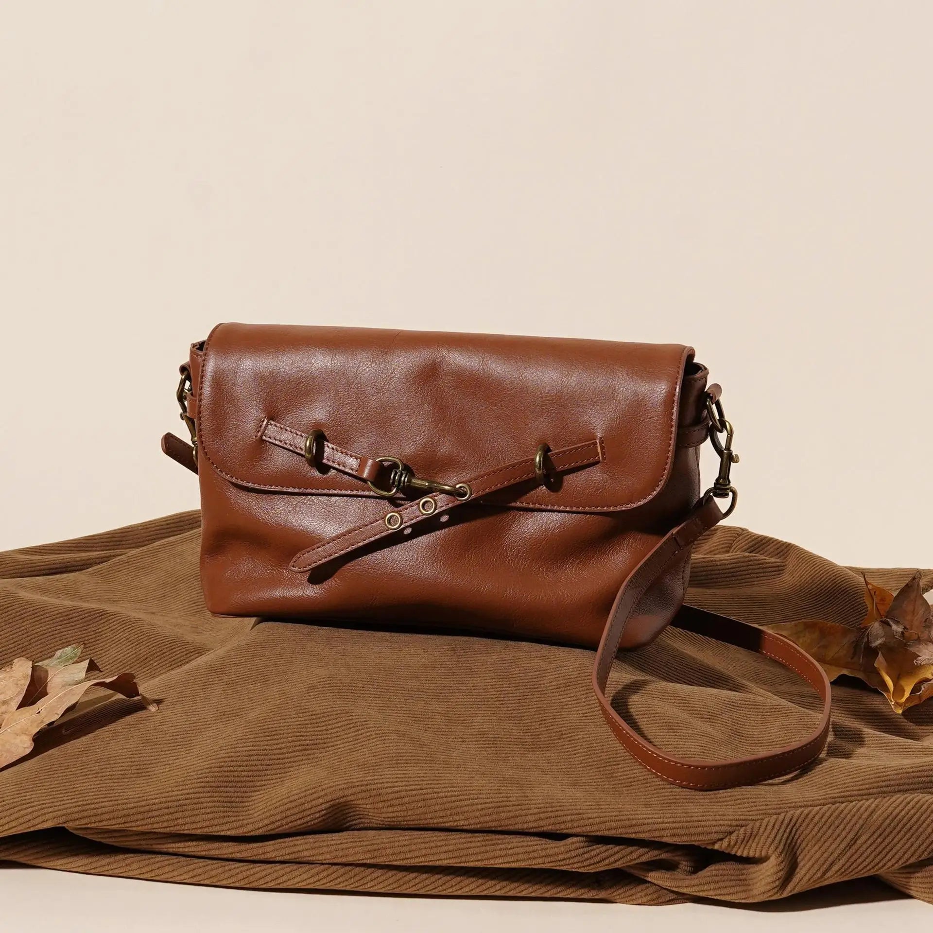 Ulvly Vegetable-Tanned Leather Shoulder Bag