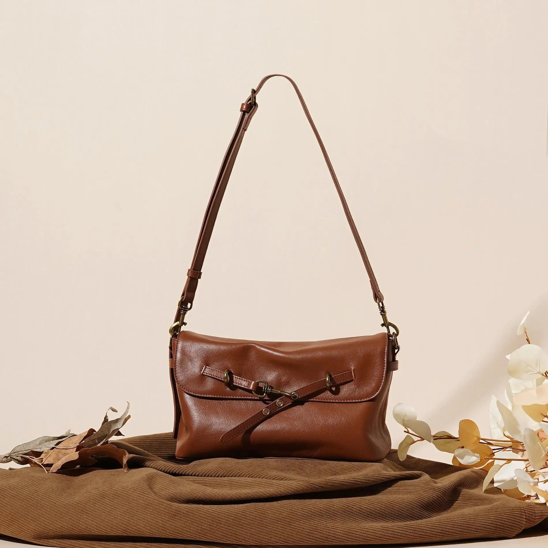 Ulvly Vegetable-Tanned Leather Shoulder Bag
