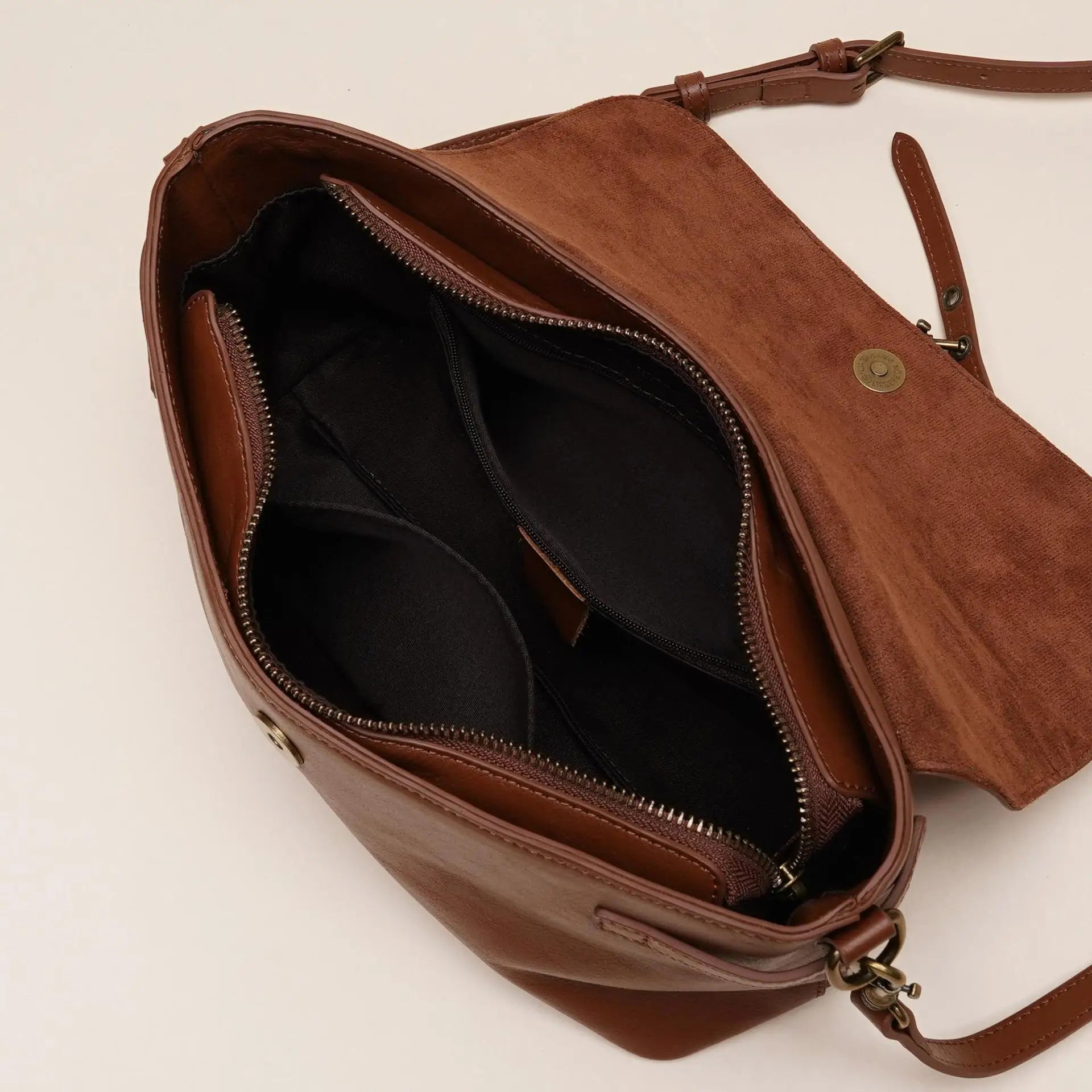 Ulvly Vegetable-Tanned Leather Shoulder Bag