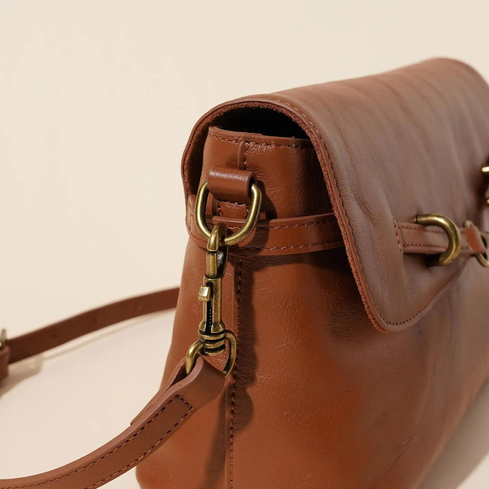Ulvly Vegetable-Tanned Leather Shoulder Bag