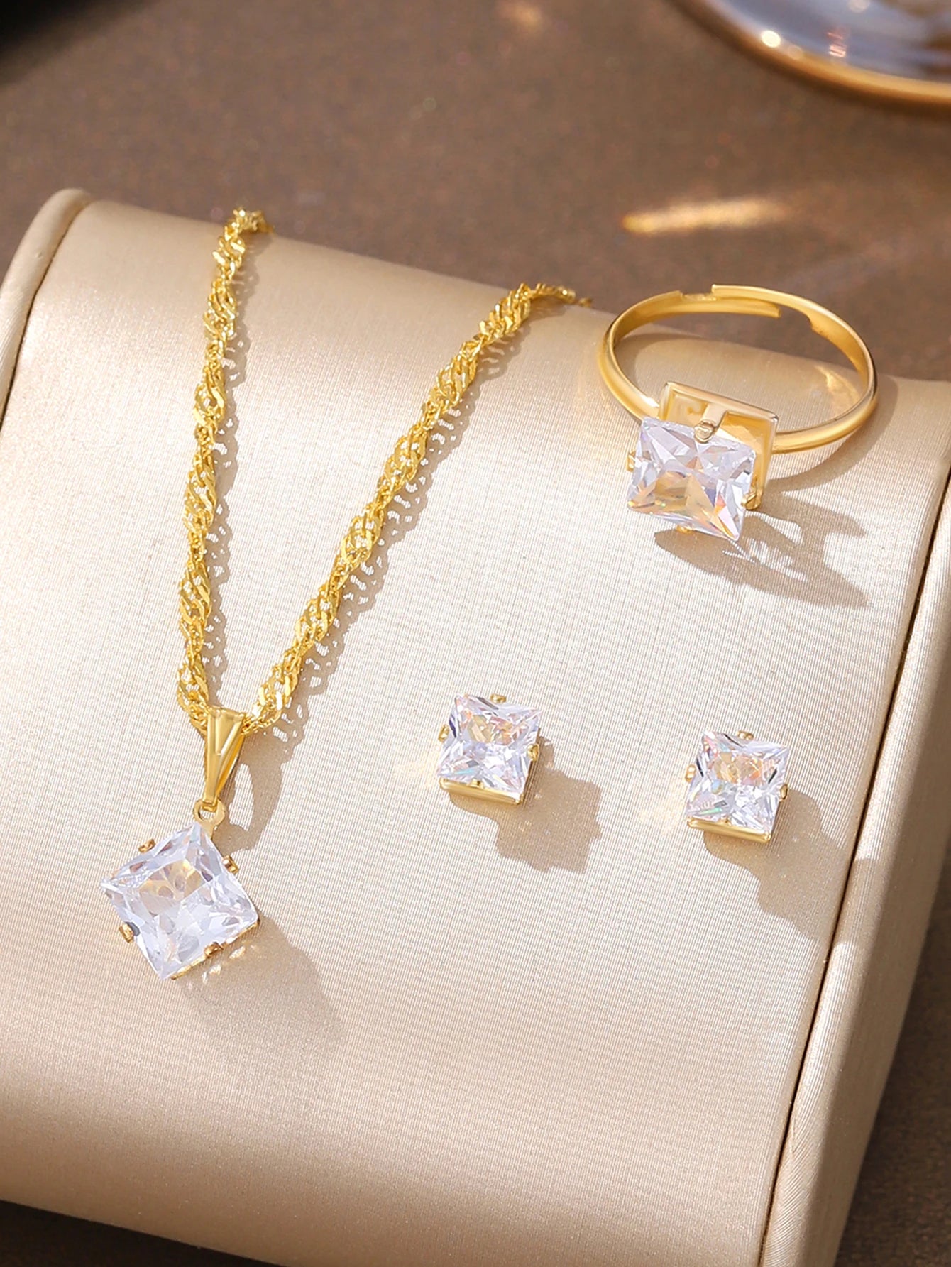 Ulvly Jewelry Set with Necklace, Earrings, and Ring – Zinc Alloy