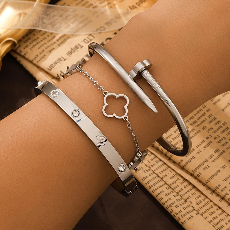 Ulvly Gold-Plated Stainless Steel Plant Bangle – Classic Style