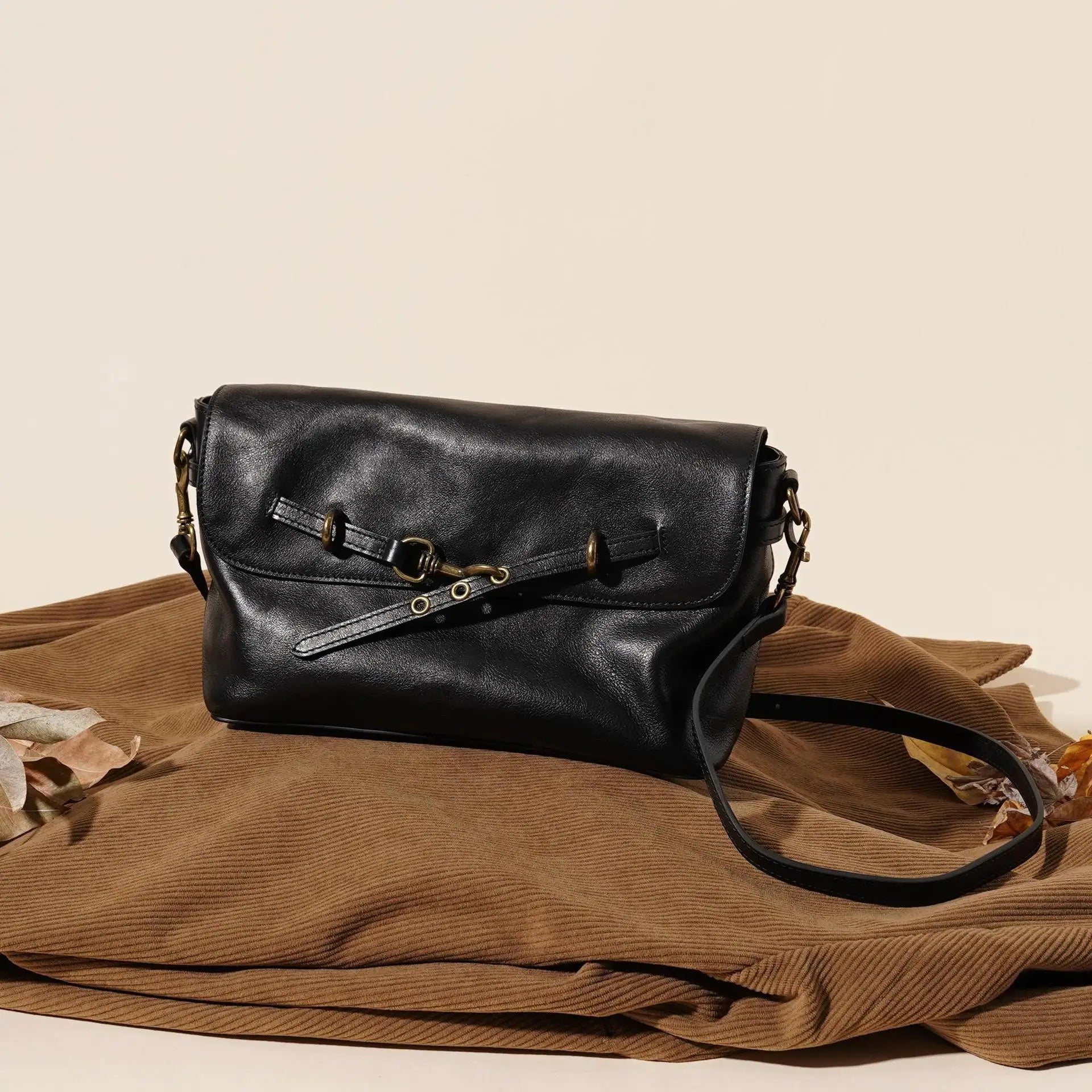 Ulvly Vegetable-Tanned Leather Shoulder Bag