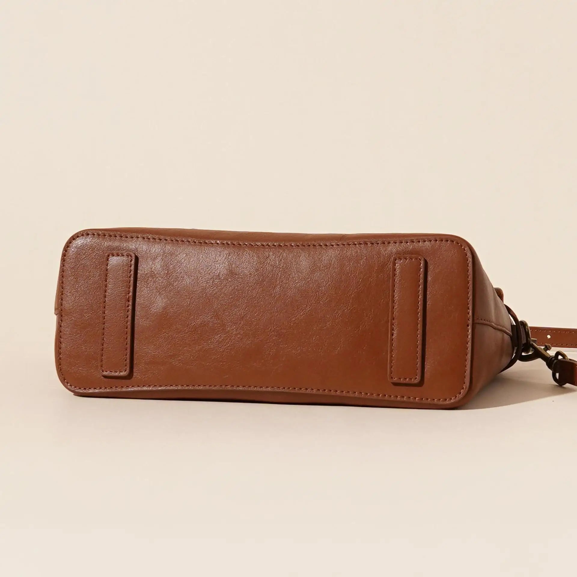 Ulvly Vegetable-Tanned Leather Shoulder Bag
