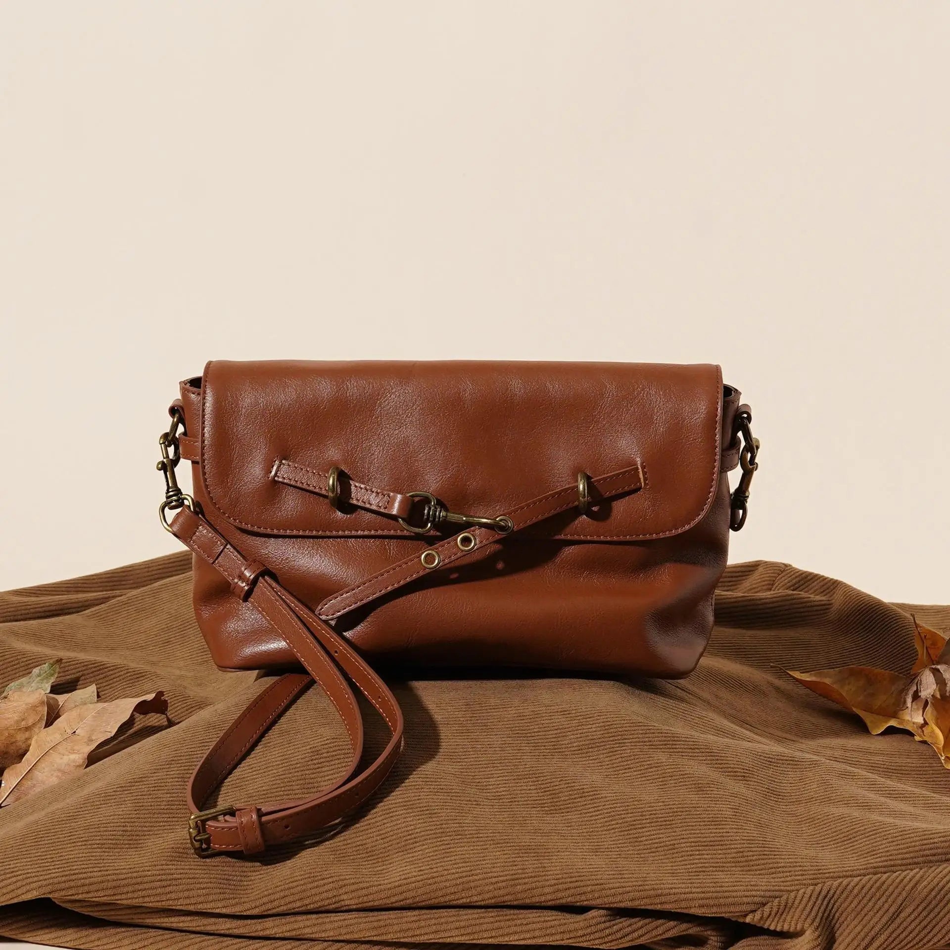 Ulvly Vegetable-Tanned Leather Shoulder Bag