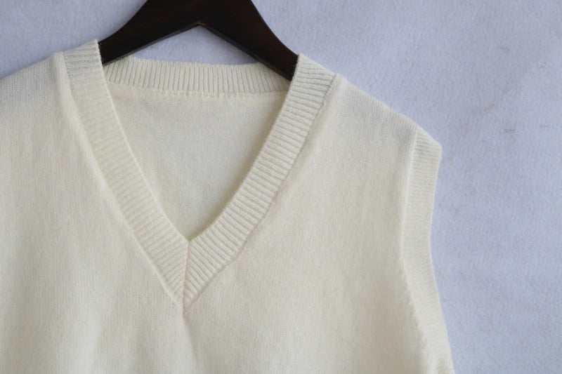 Ulvly V-Neck Knit Vest